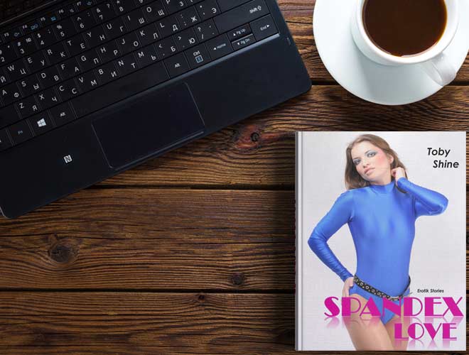 Spandex Love Buch auf Schreibtisch neben einem Kaffee