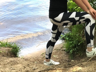 Katy in Adidas Leggings am See