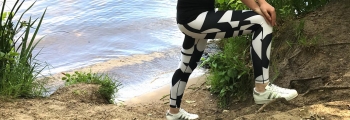 Katy in Adidas Leggings am See