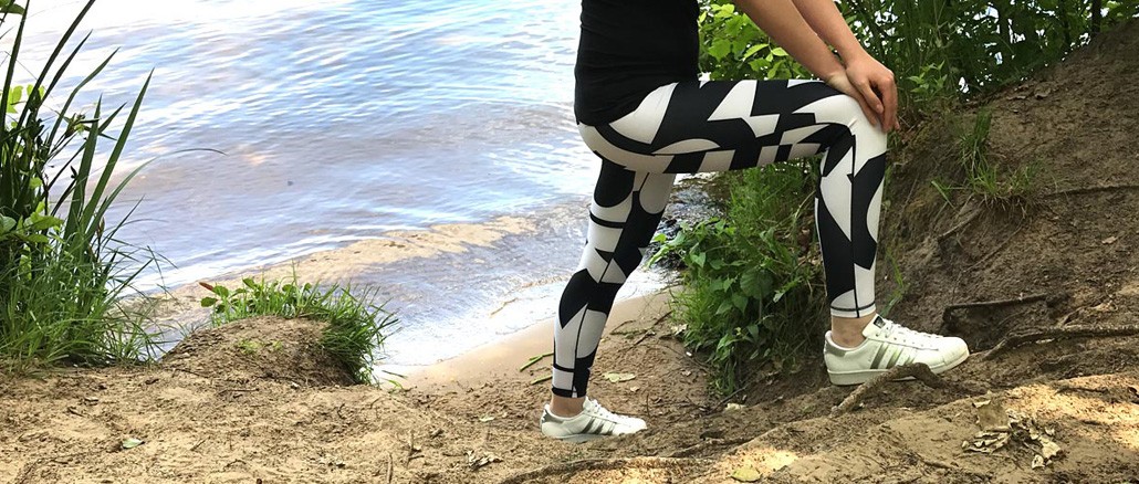 Katy in Adidas Leggings am See