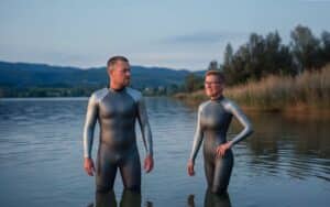 Martin und Sabine in Neopren im Wasser