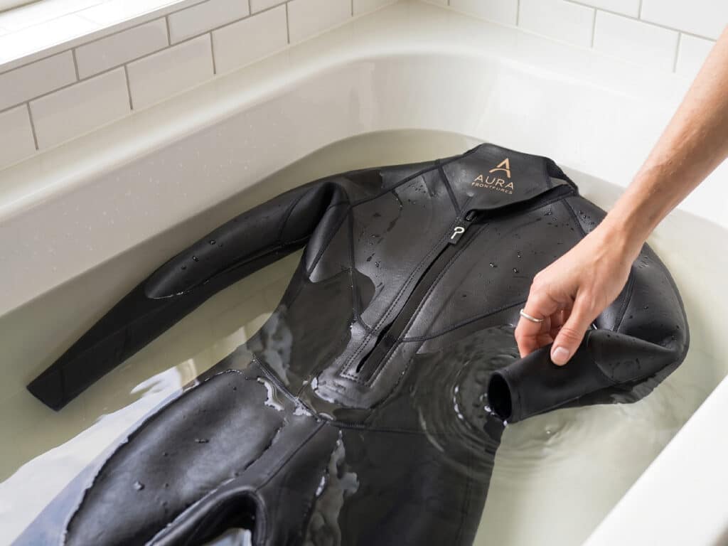 Glatthaut Neopren Pflege - Badewanne